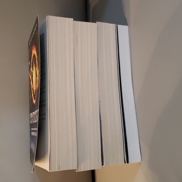 DIVERGENT 4 book series by Veronica Roth LIKE NEW - Picture 3 of 10